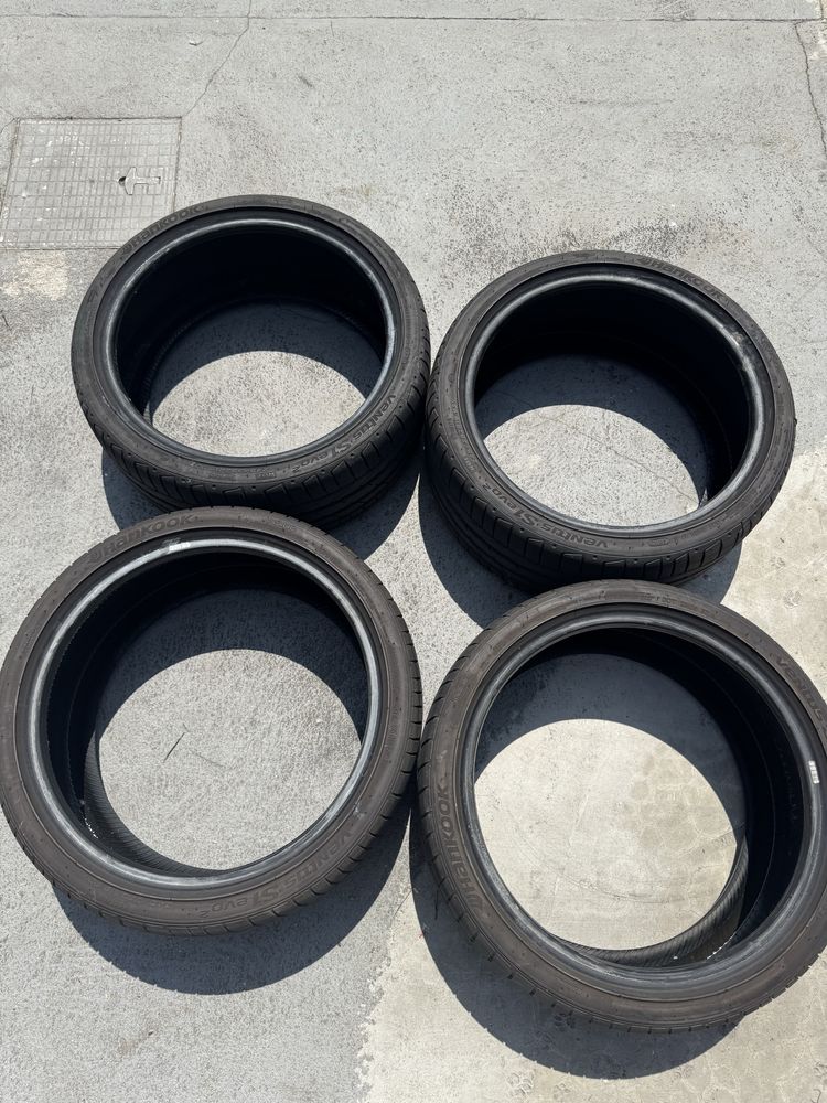 Peneus 245/35 r19 como novos