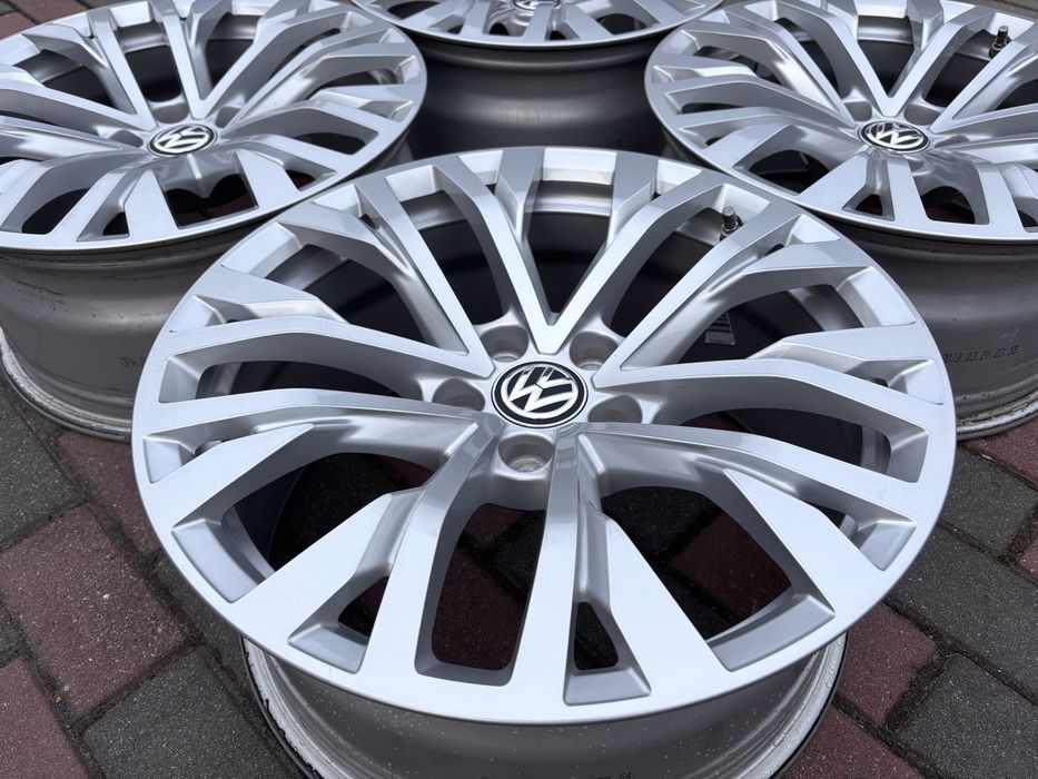 Alu oryginał VW 8Jx18 ET25 czujniki Passat Tiguan Arteon Audi 5x112