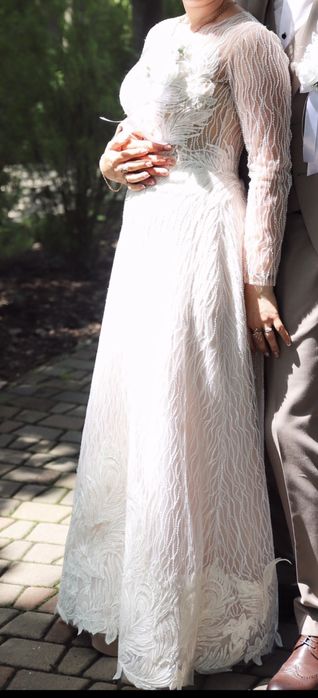 Сукня зі знімним шлейфом