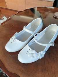 Białe buty na obcasie wizytowe, na przyjęcie, wesele