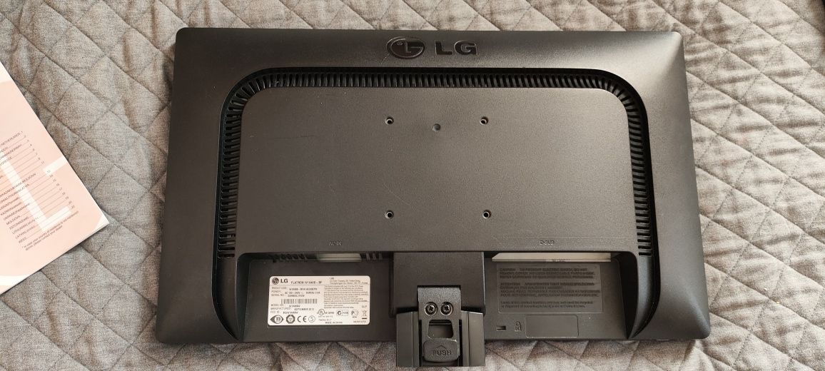 Монітор LG Flatron модель W1946s-BF.