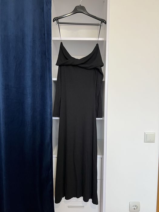 Чорне плаття по фігурі - Reserved (36- s)