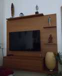 Móvel de TV com prateleira