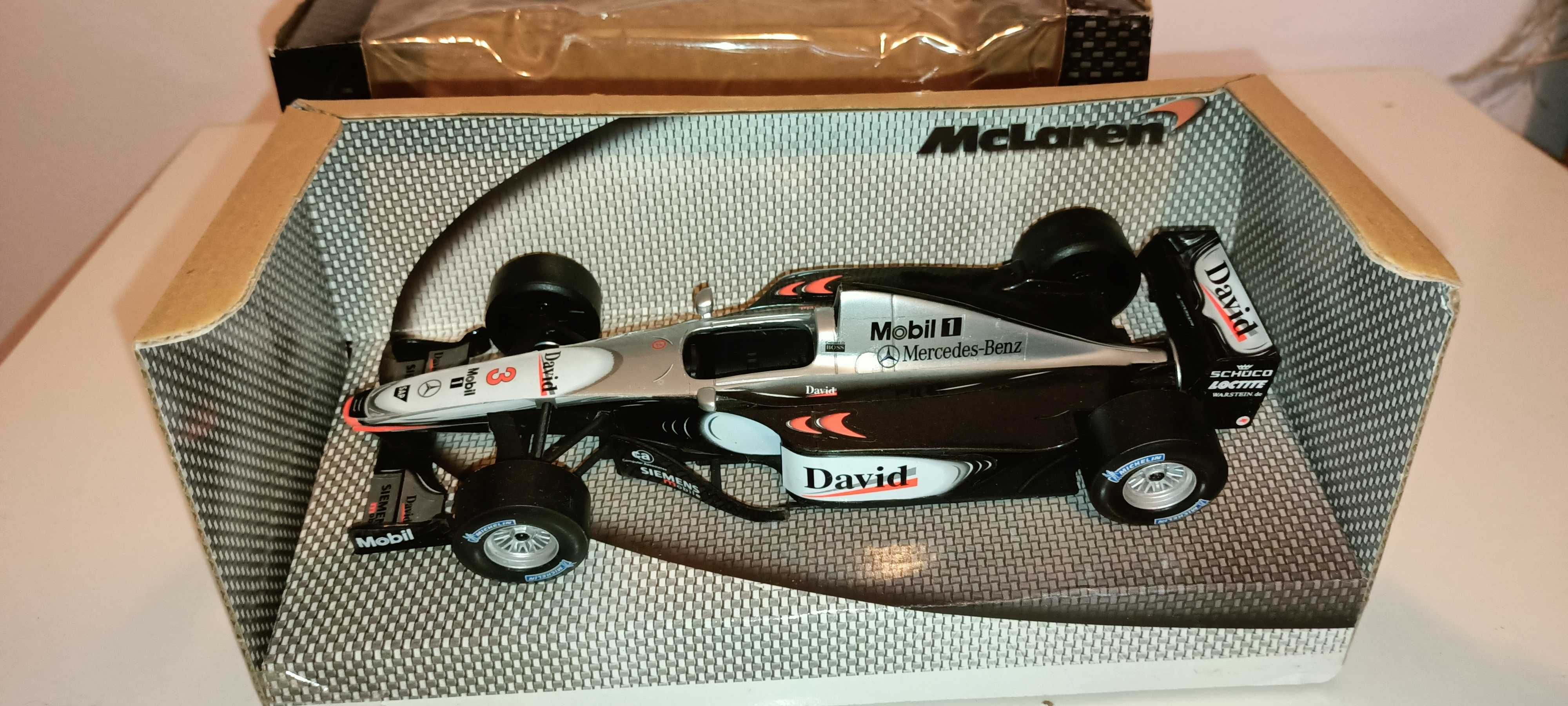 Bolid McLaren  Mp4-16 F1 2001 HotWheels Model samochodu 1:24
