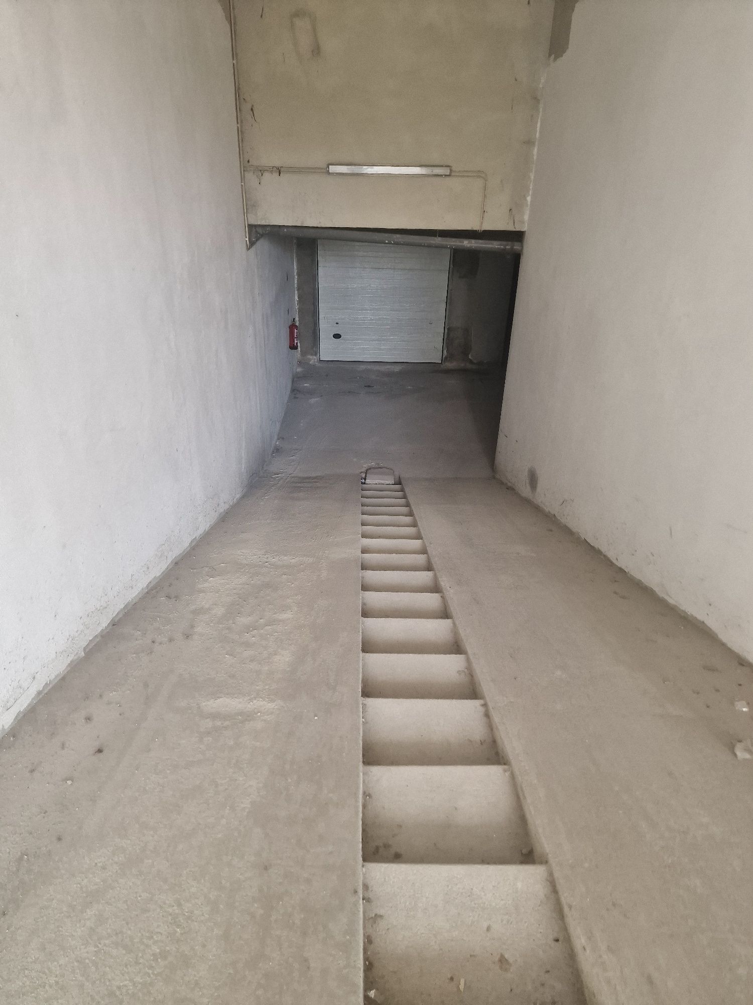 Alugo garagem Box 21mt2 (Pinhal Novo)