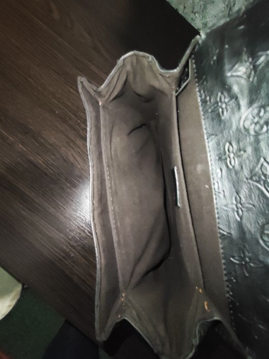 Продам женскую сумку Louis Vuitton