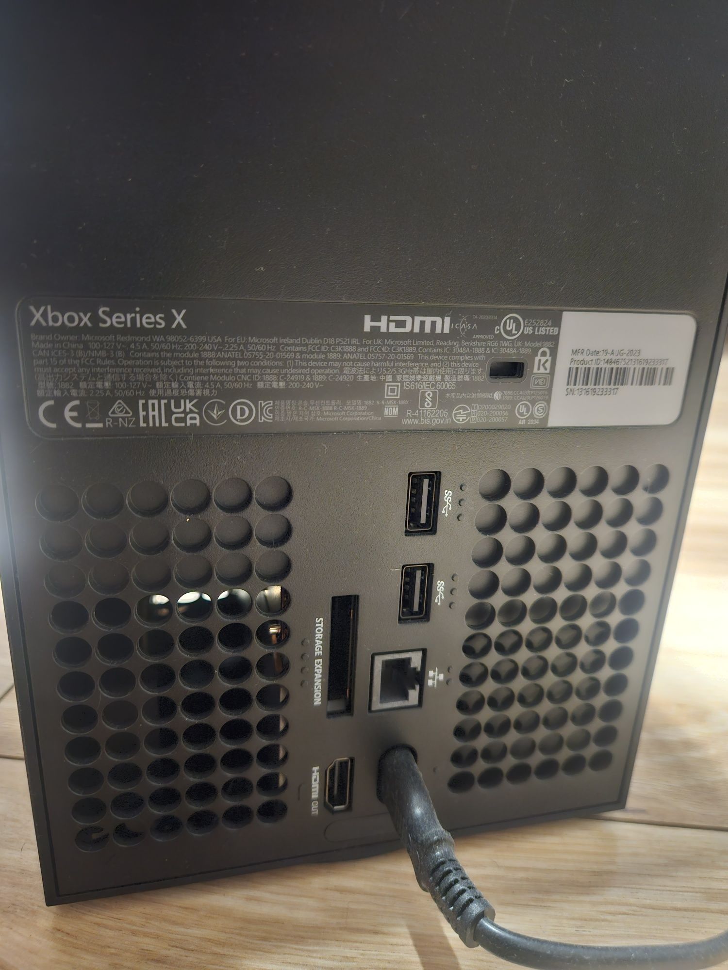 Konsola Xbox series X + 2 pady PRAWIE JAK NOWA!