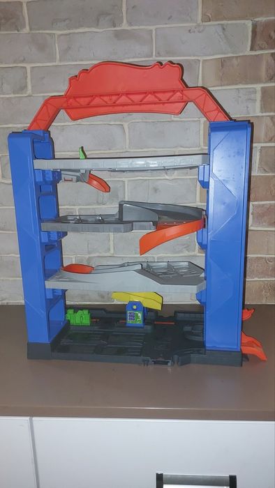 Ігровий набір Hot Wheels Гараж для трюків (GNL70)