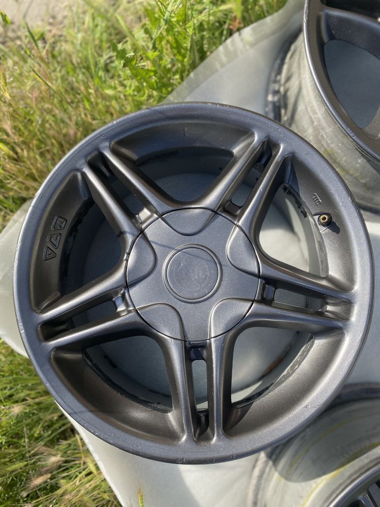 Продам комплект оригінальних легкосплавних дисків 4 100 15 r15 7j et38