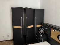 Mobilia de quarto em preto, cama e colchao