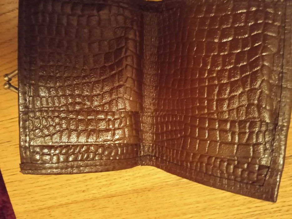 Продам кожаный кошелек CHANEL
