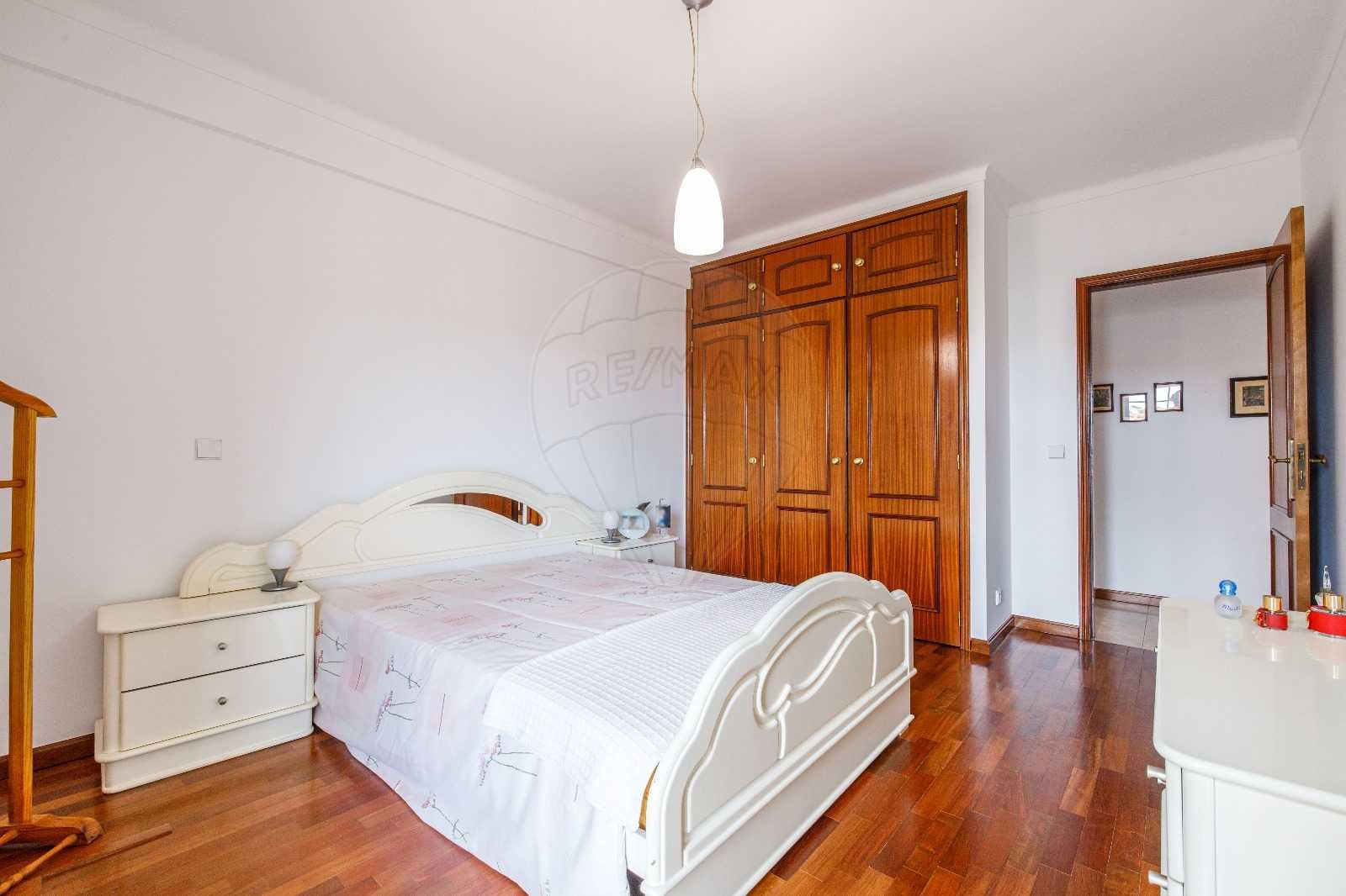 Conjunto Quarto Branco (Cama, Mesa Cabeceira, Comoda)