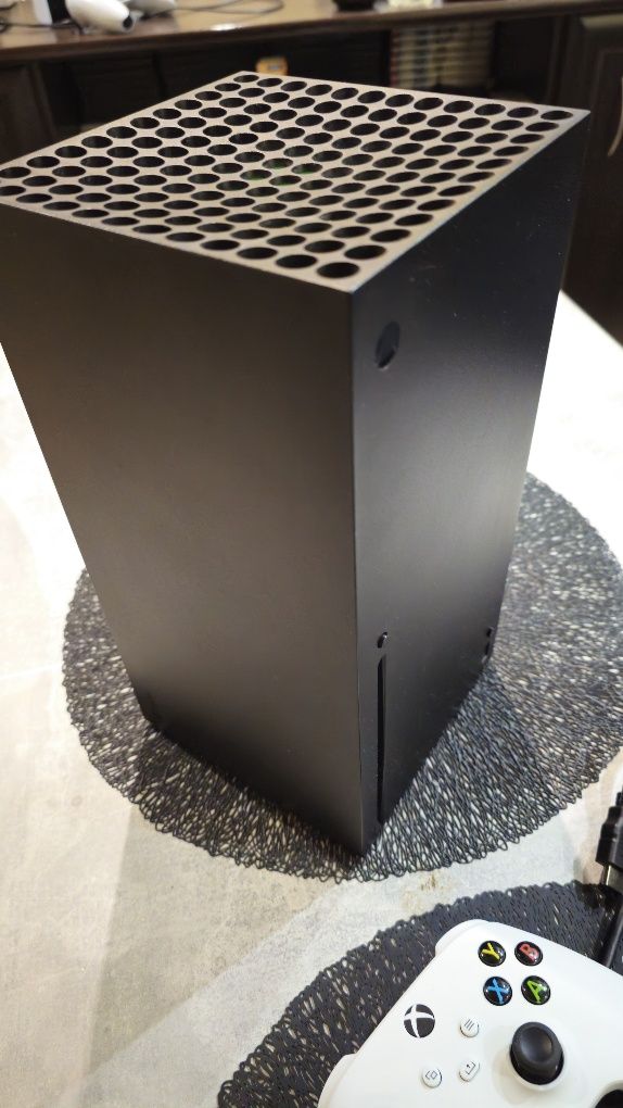 X box series x 1 tb z napedem pad idealny