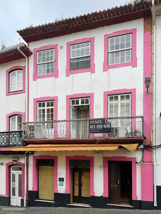 Excelente moradia localizada no coração de Angra do Heroísmo cidade pa