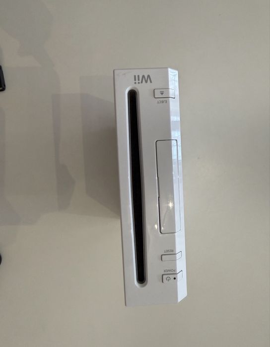 Wii desbloqueada com jogos e um comando