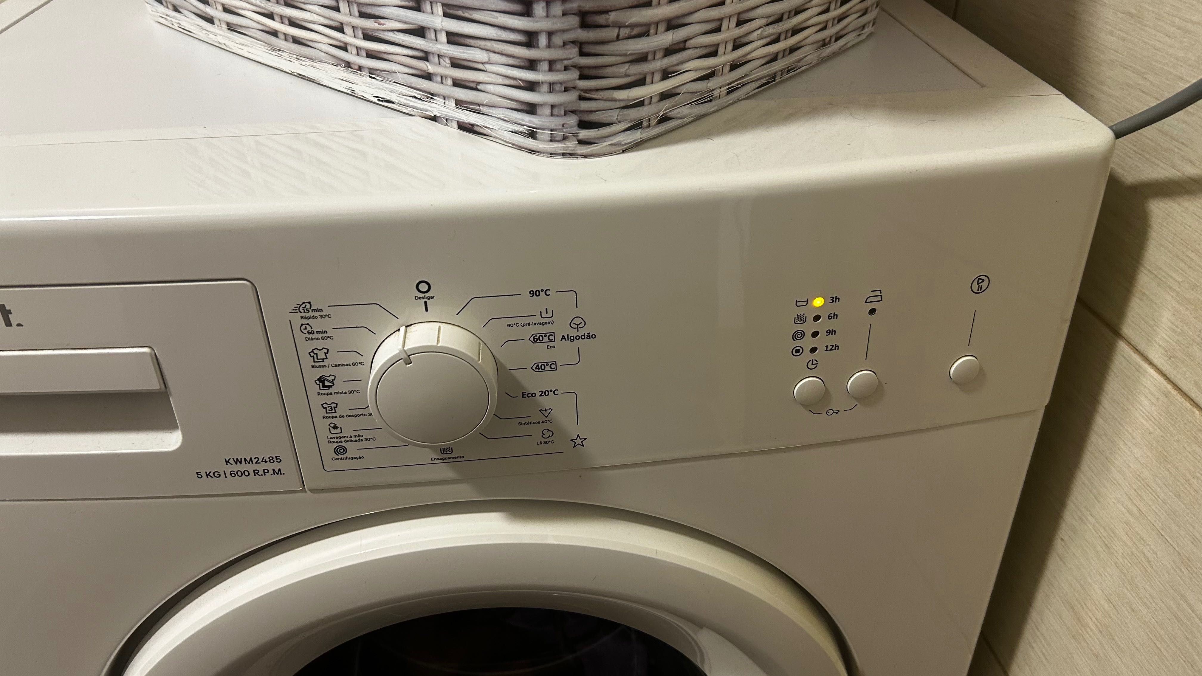 Máquina de lavar roupa da marca Kunft A++