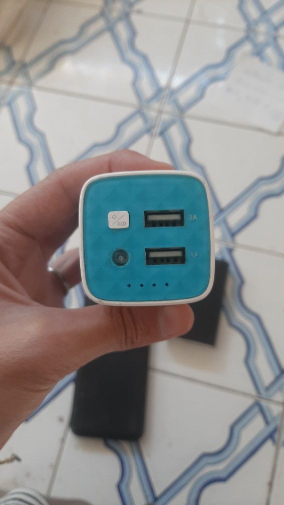 Três powerbank a funcionar