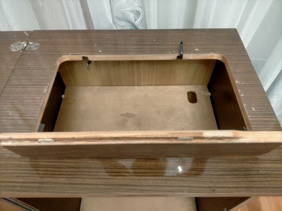 Szafka na maszynę do szycia