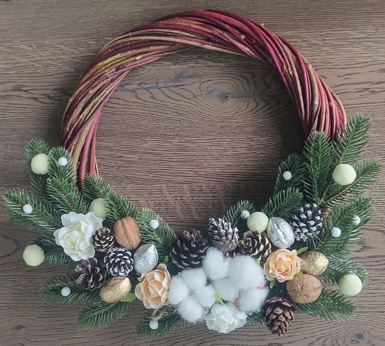 Новорічні різдвяні віночки на двері комод