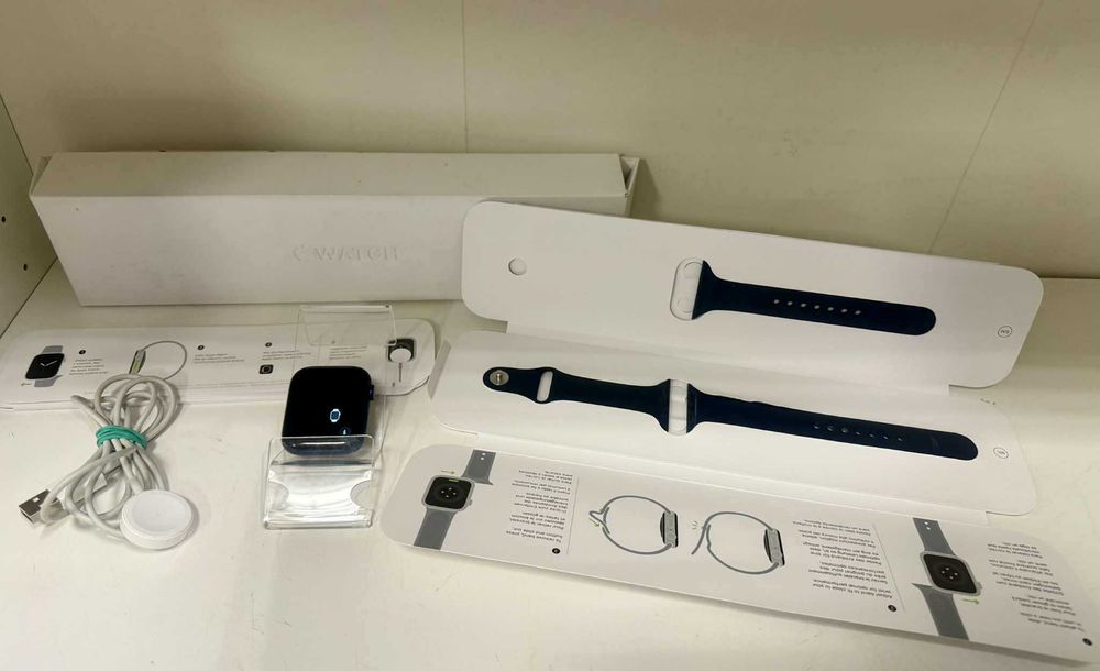 Apple Watch Series 6 44mm Model A2376 - Zablokowany