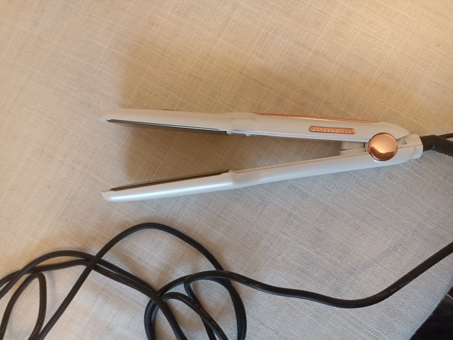 Вирівнювач волосся з регулюючою температурою