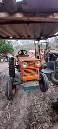 Kubota L125 juntamente dos devidos acessórios