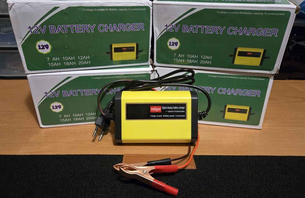 Carregador de Bateria de Carro e Mota 12V e 2AH NOVO