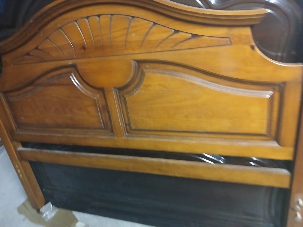 Cama de  casal sem colchão