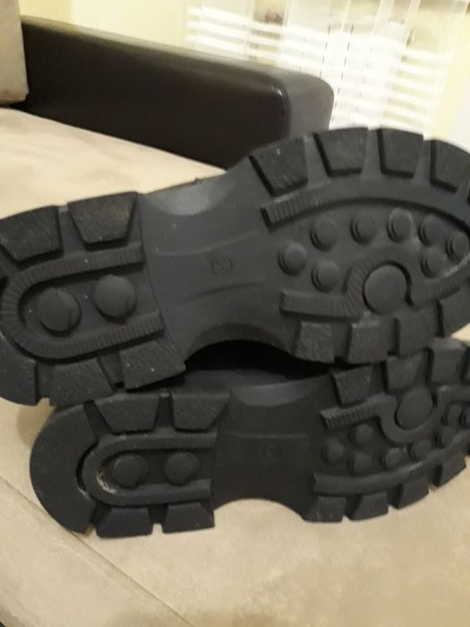 Продам кожаные женские ботинки