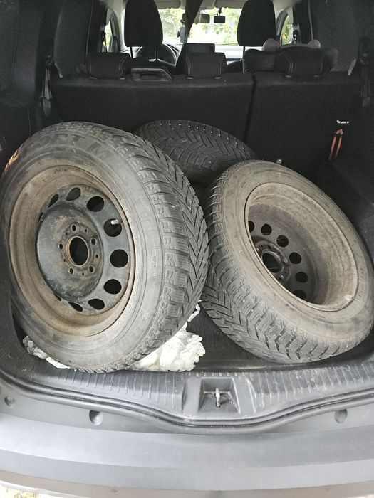 Opony zimowe 195/65 R15 + stalówki