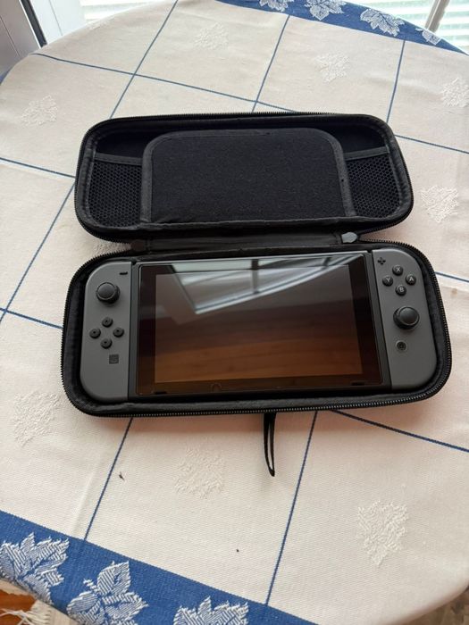 Nintendo switch + jogo + bolsas + película + cartão de memoria