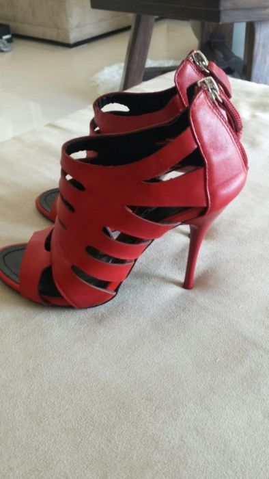 Piękne buty czerwone botki letnie sandały "open toe" Kazar roz 36