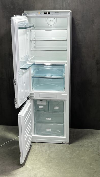 | LUX | Холодильник Miele KFN 37692 iDE IceMacer NoFrost SoftClose