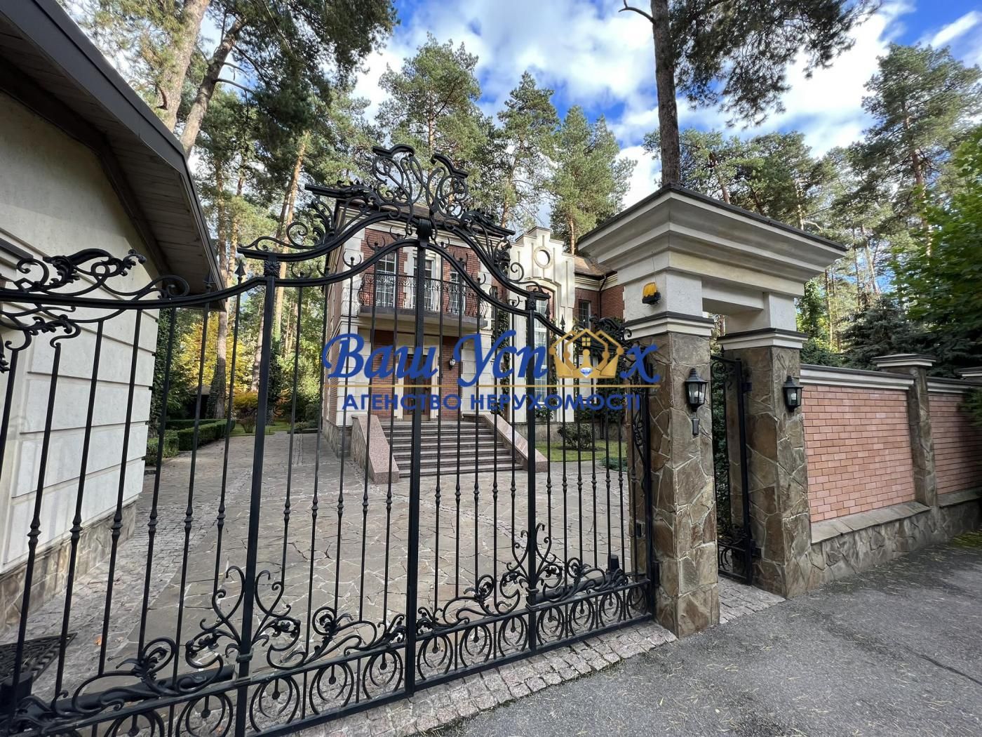 Продажа дома в лесу в городке с озером ,  село Романков.