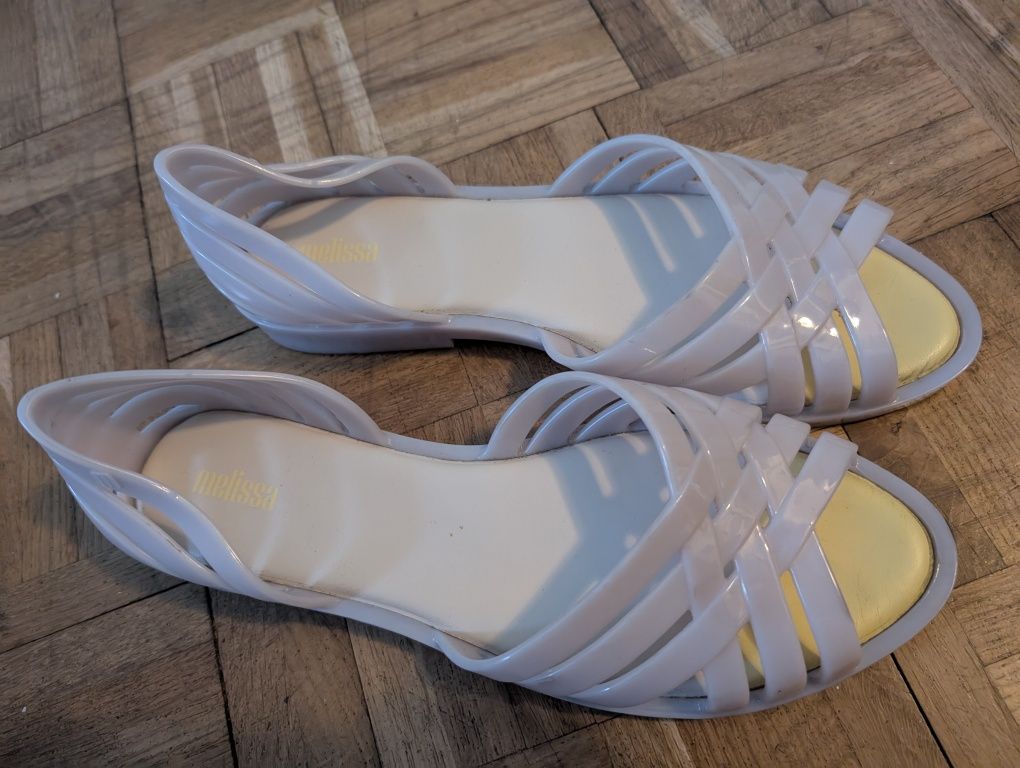 Pachnące sandały Melissa