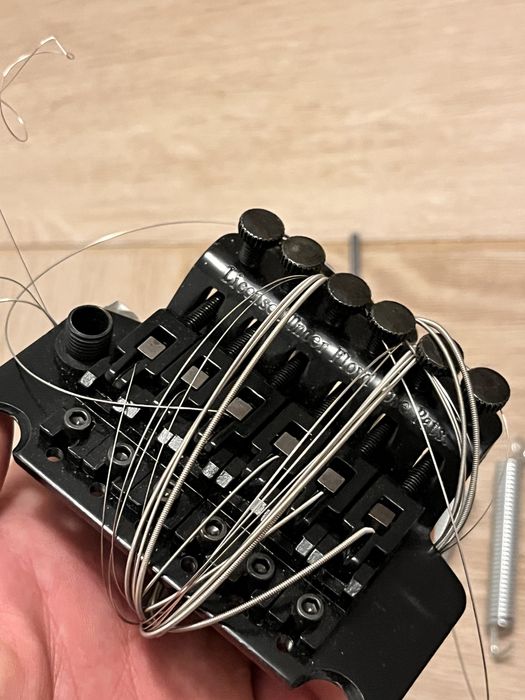 Mostek do gitary elektrycznej typu Floyd Rose