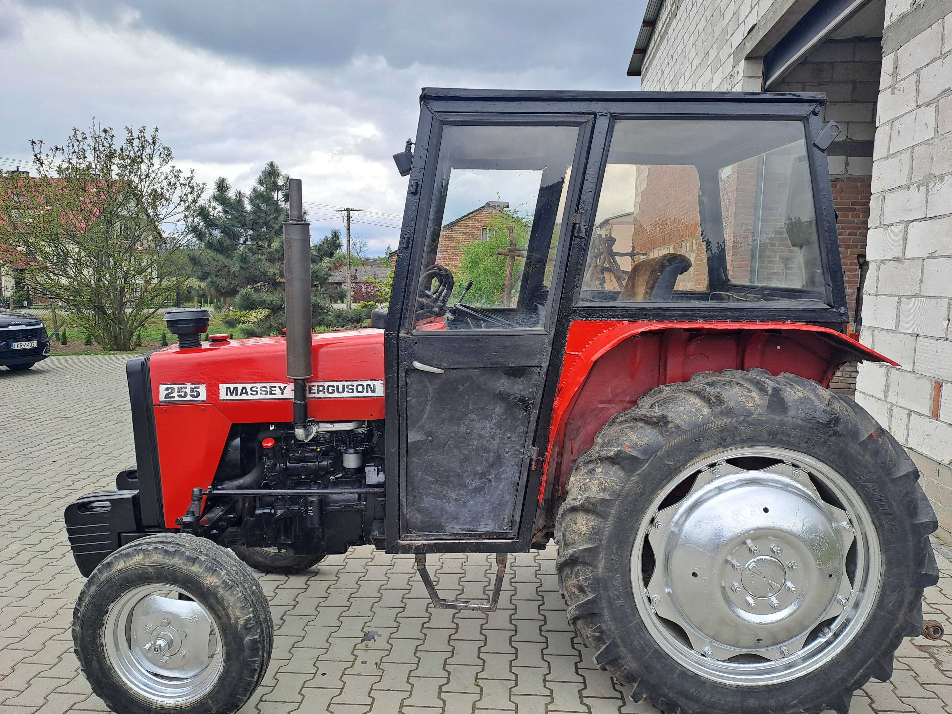 Ciągnik Massey Ferguson 255