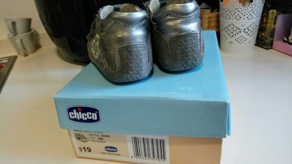 Sapatos de menina Chicco em bom estado