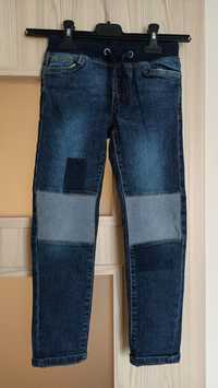 R. 116 spodnie jeansowe na gumce super wzór