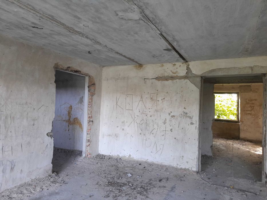 Двоповерхова нежитлова будівля з підвалом, площа 1072,7 кв.м.