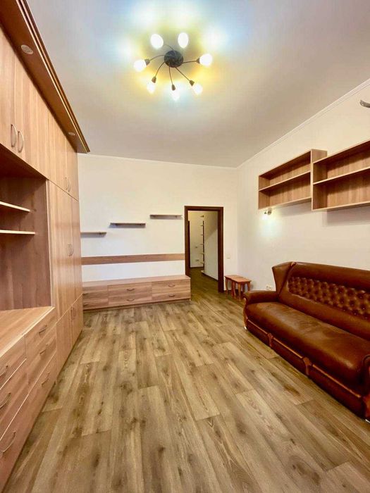 Лаврухіна 12, оренда 2-к квартири, Троєщина, ТРЦ Район!