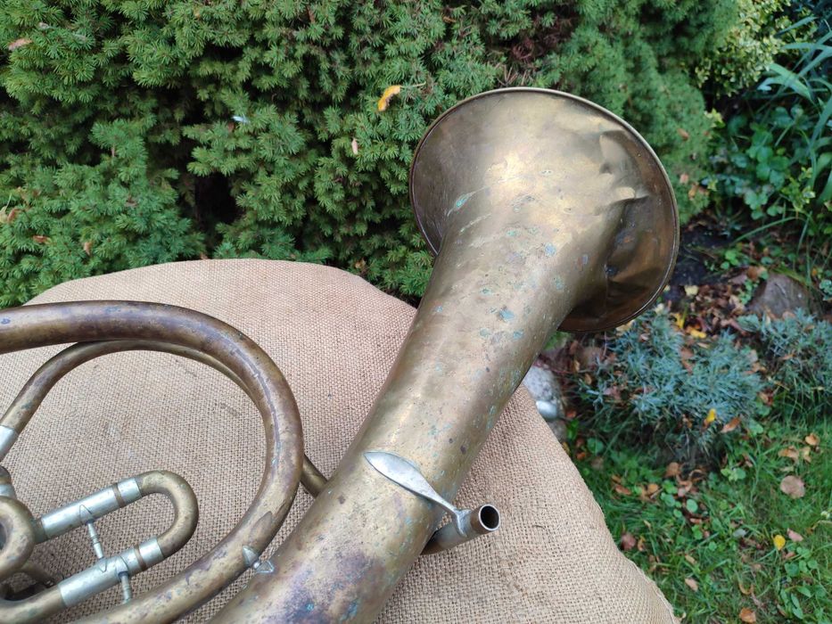 Stary instrument dęty saxhorn