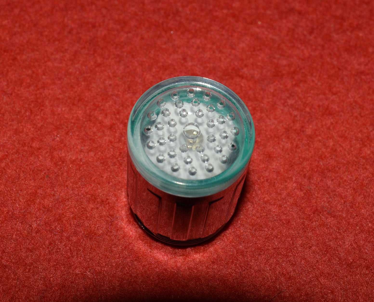 Светодиодная LED насадка на кран для подсветки воды
