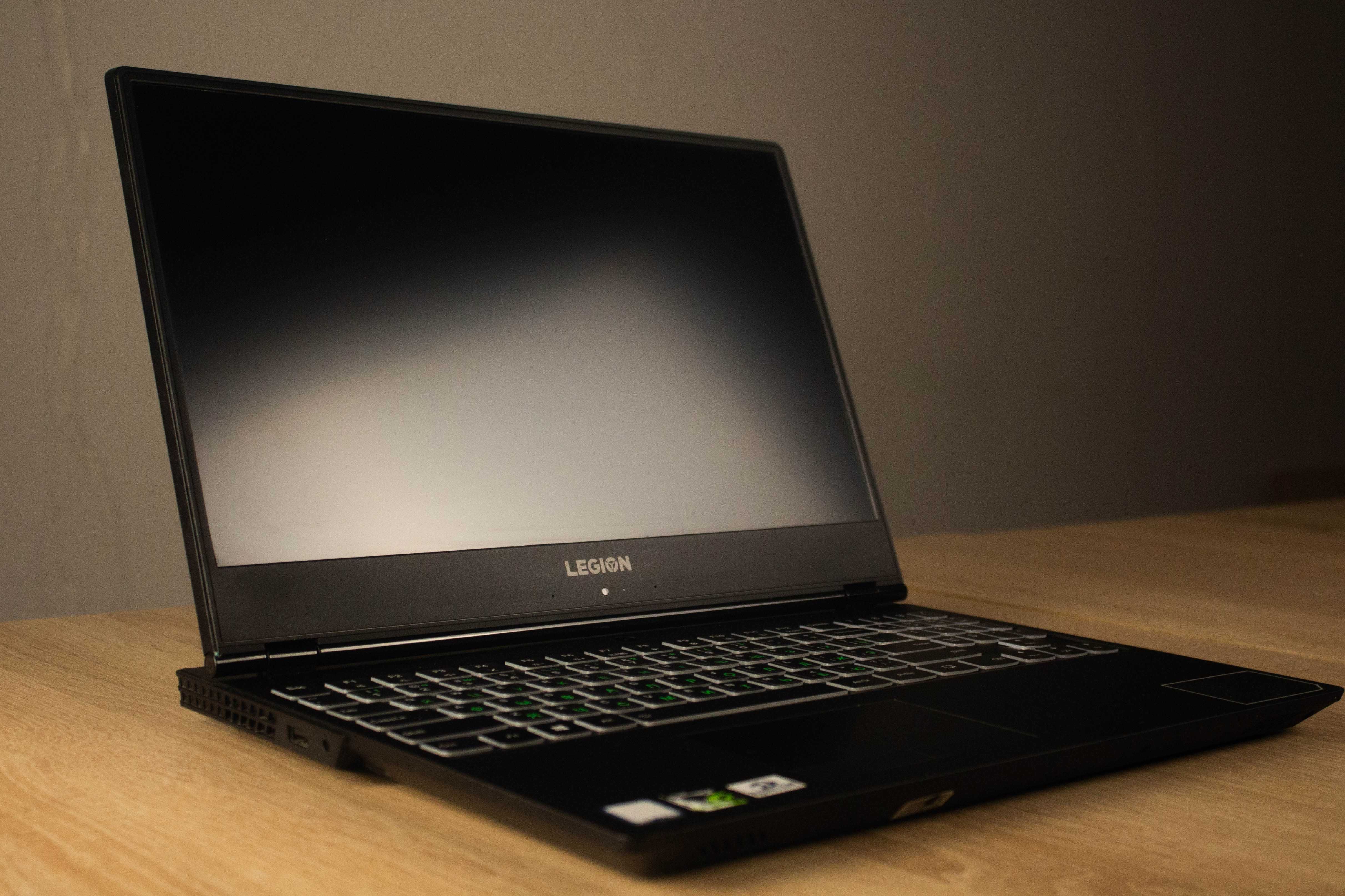 Потужний ноутбук Lenovo Legion Y530-15ICH-1060