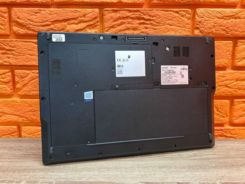 Ноутбук 15.6"Fujitsu E559/ i5-8265U, 16 RAM, 512 SSD/Type-C, Win11Pro