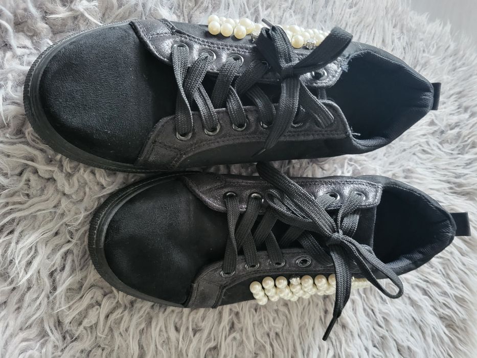 Buty damskie z koralikami