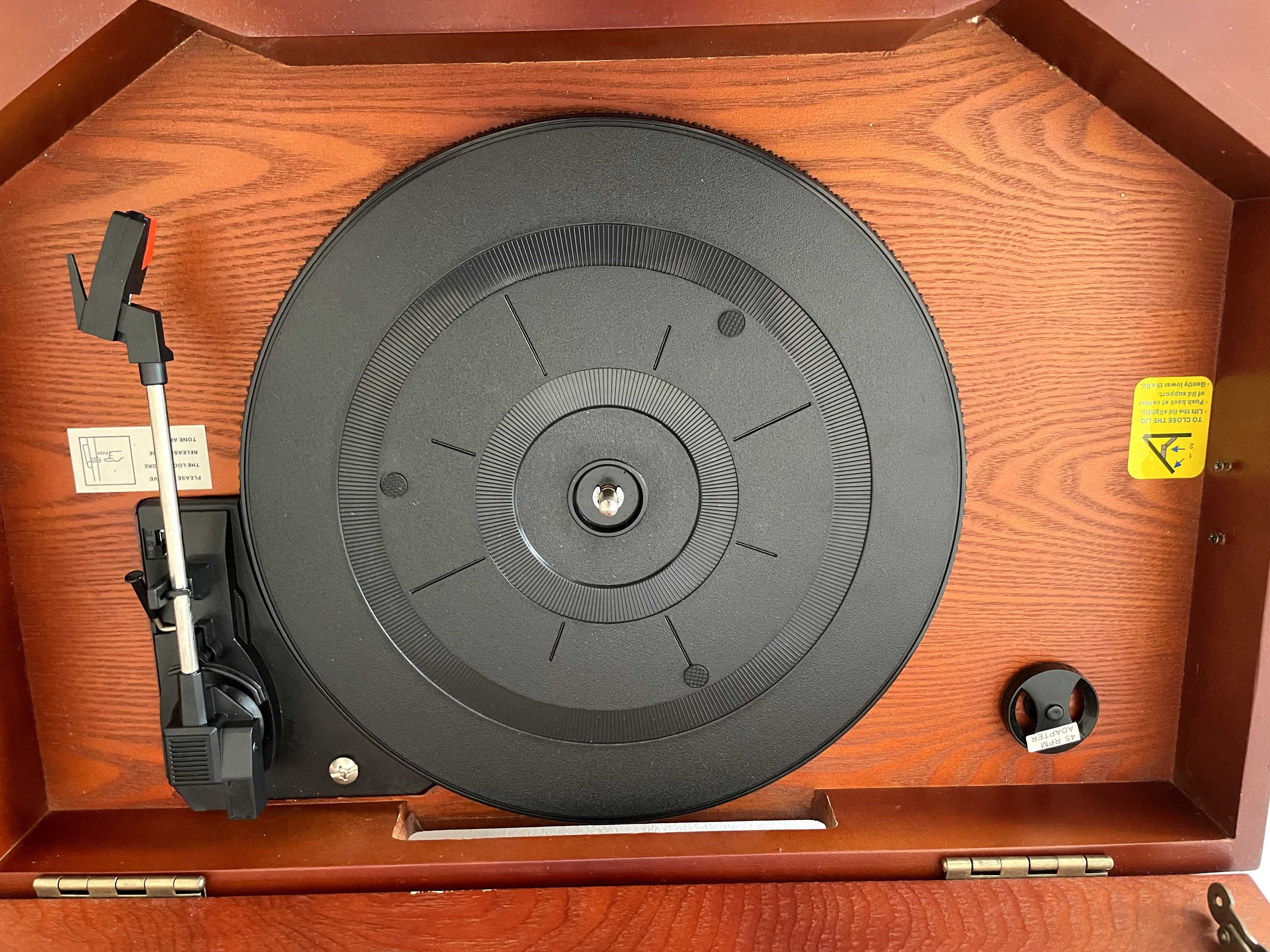 Leitor de vinil, CD e Cassete + Rádio + conexão Cabo Audio + USB