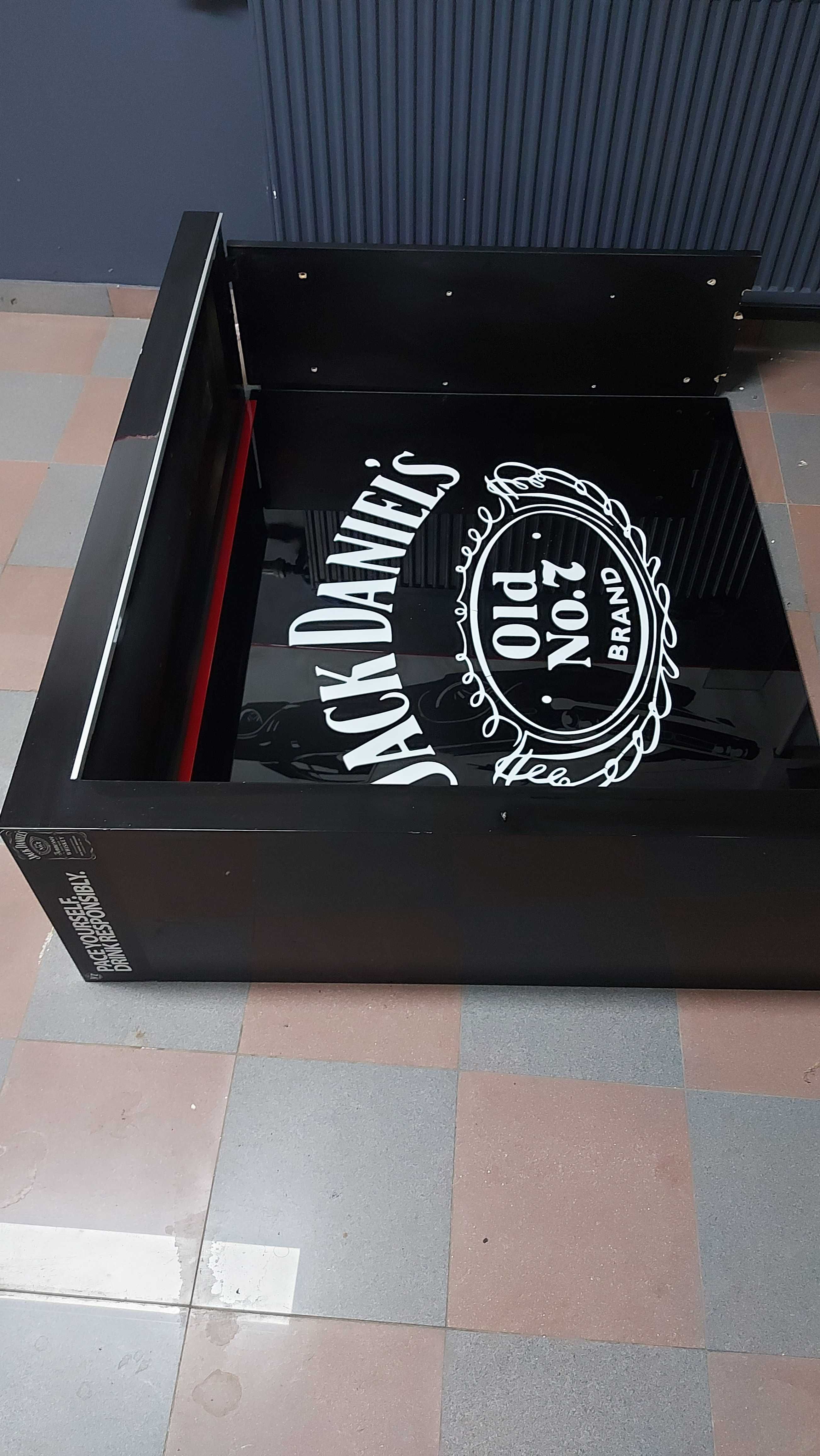 Bar Jack Daniels stolik barowy witryna szklana led szyld barek