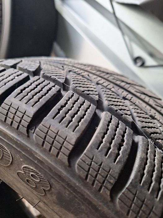 Opony zimowe 245/45/18