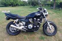 Yamaha XJR 1200 .